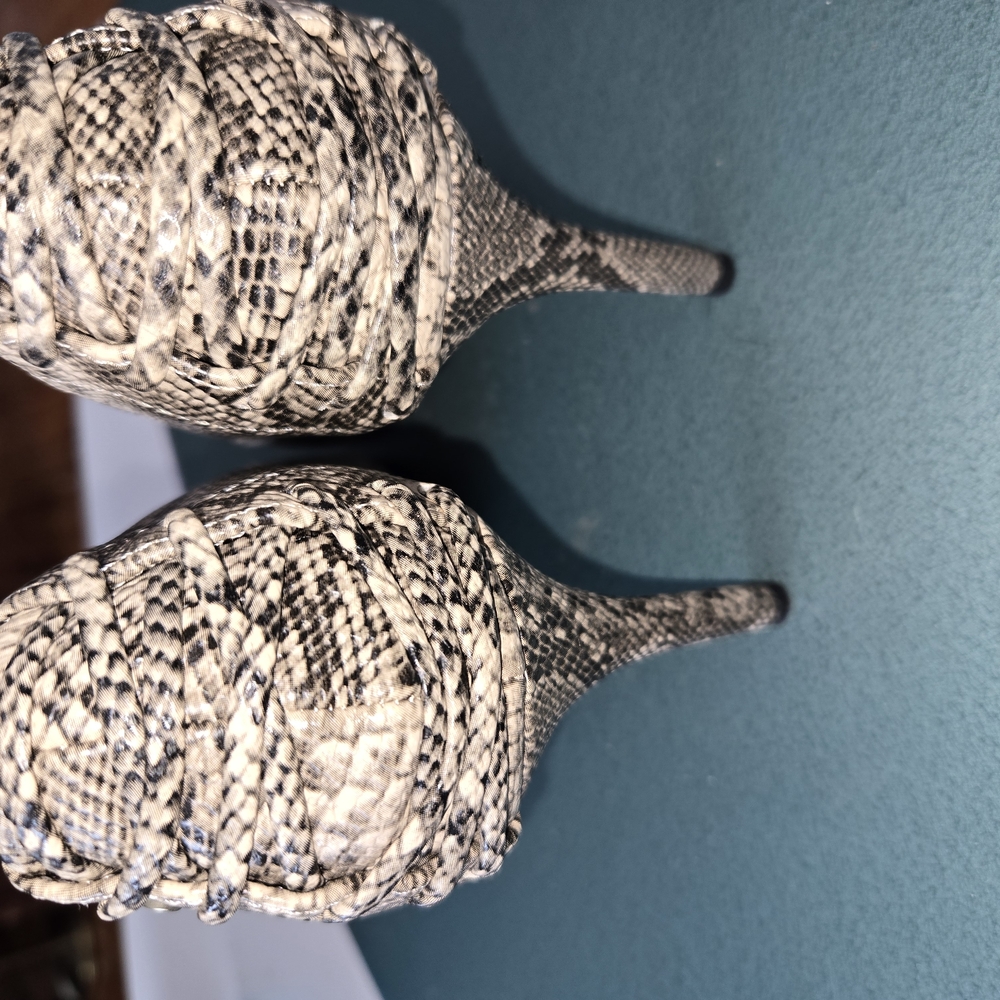 Reptile Habitat Decor - Black and White